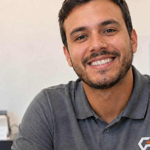 Atendente comercial da COMFER Aços